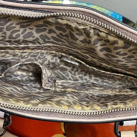 GUESS Cream Floral Tote Bag - Picture 3 of 4